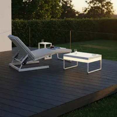 Minimalist with Smart Furniture Deck